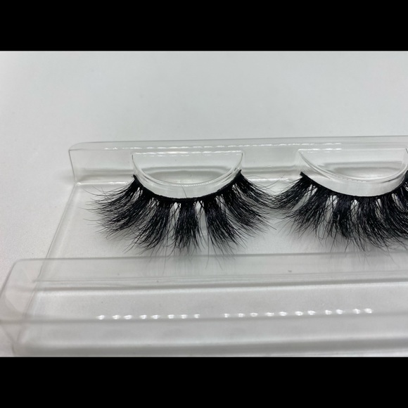 JHaley Beauty LLC Luxury Mink Lashes - Picture 2 of 10